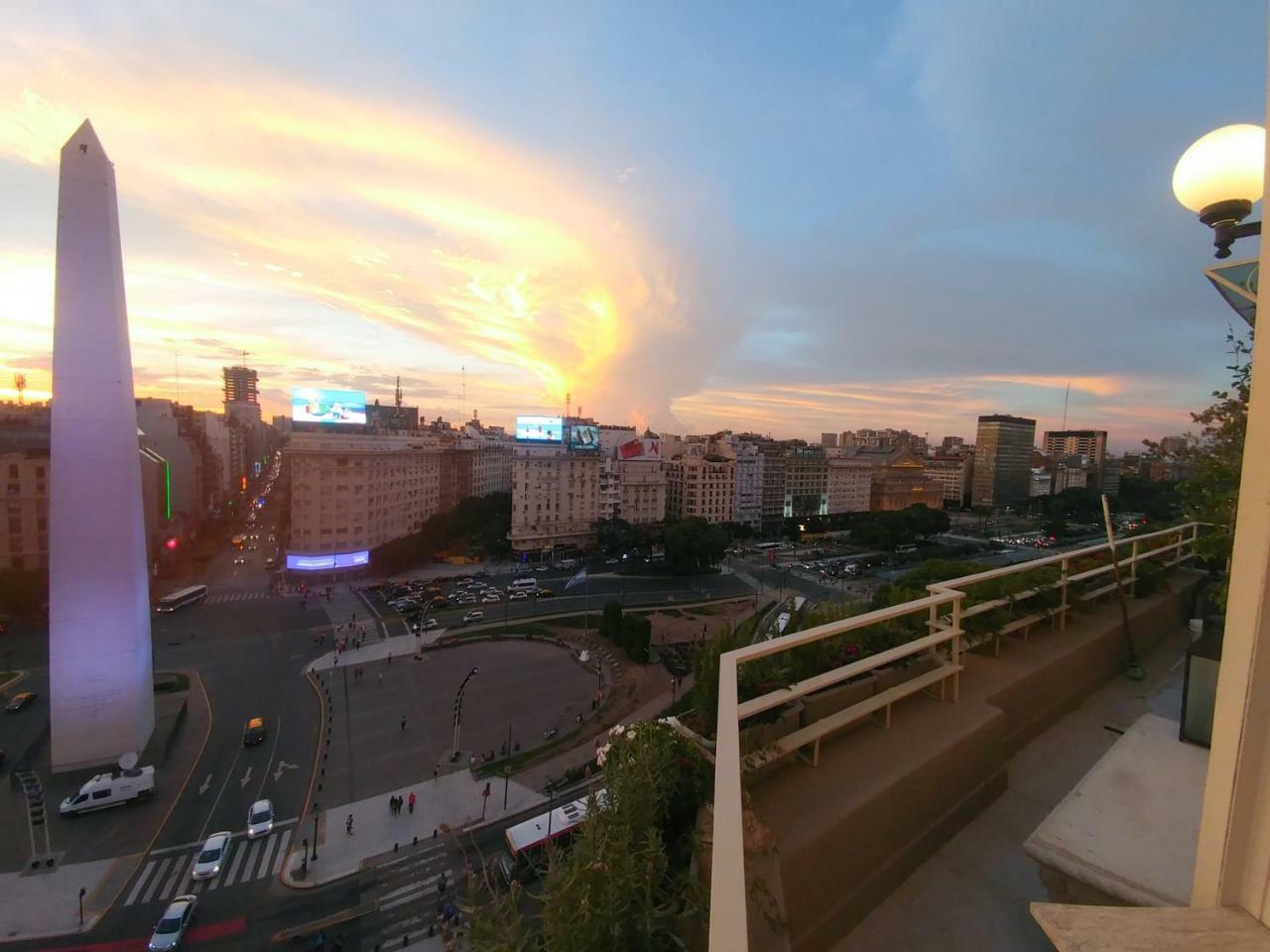 Penthouse Frente Al Obelisco Con Terraza Buenos Aires Exterior photo